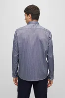 Regular-fit shirt patterned and structured material