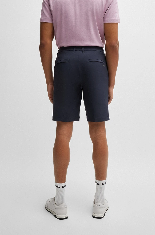 Shorts slim fit de tejido repelente al agua planchado fácil