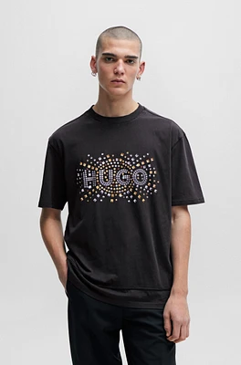 Camiseta de punto algodón con ilustración efecto tachuelas