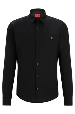 Camisa slim fit de algodón elástico con logo apilado