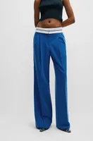 Pantalones relaxed fit con detalle de cintura vuelta