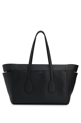 Tote bag in grained leather with embossed logo