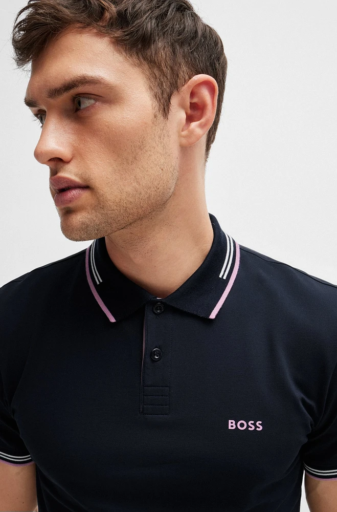 Polo slim fit de algodón elástico con detalles la marca