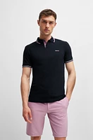 Polo slim fit de algodón elástico con detalles la marca