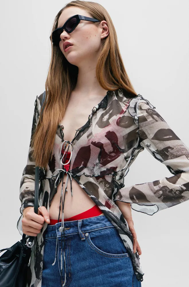 Blusa regular fit de gasa estampada con lazos en la parte delantera