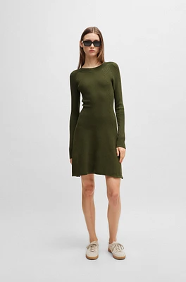 Slim-fit long-sleeved dress with mixed structures