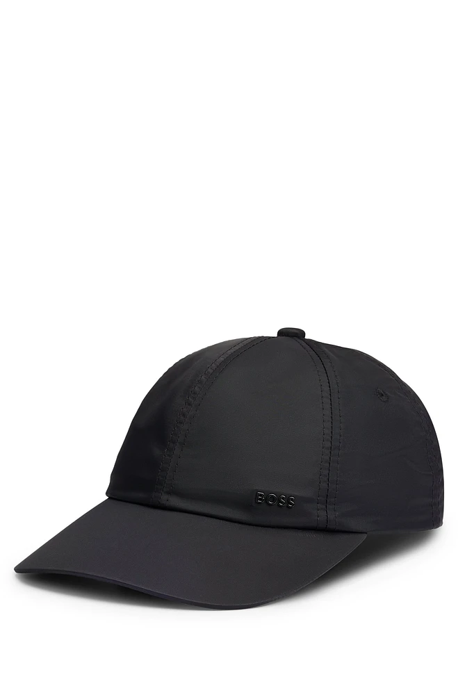 Water-repellent six-panel cap with metal logo