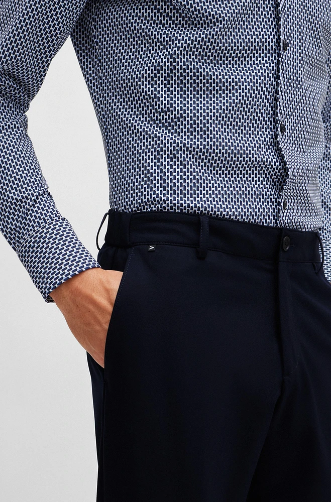 Pantalones slim fit de tejido elástico técnico con micromotivo