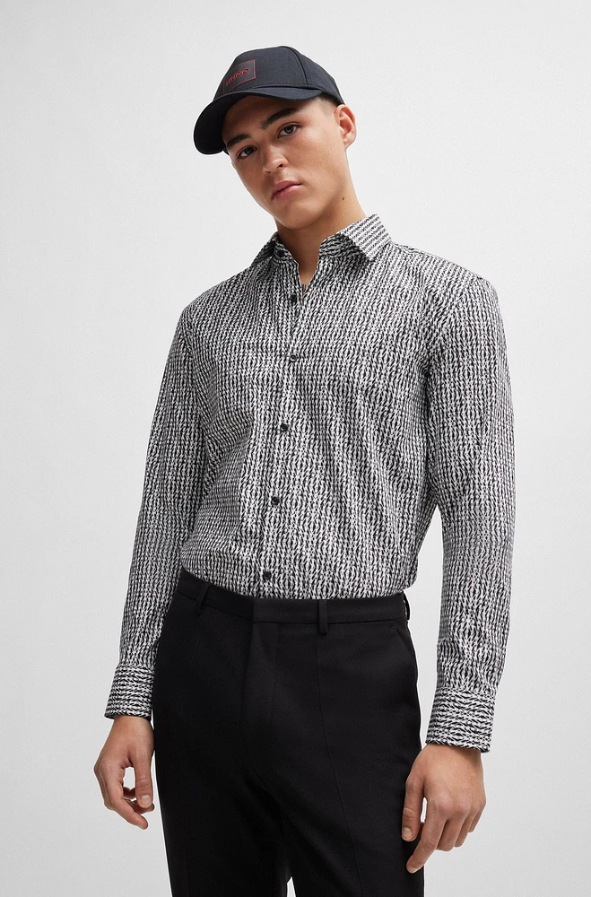 Camisa slim fit en popelín de algodón estampado