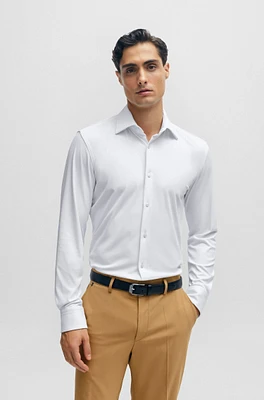 Camisa slim fit de tejido elástico técnico