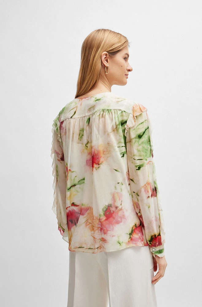 Blusa estampada en crepé arrugado con ribete de volantes