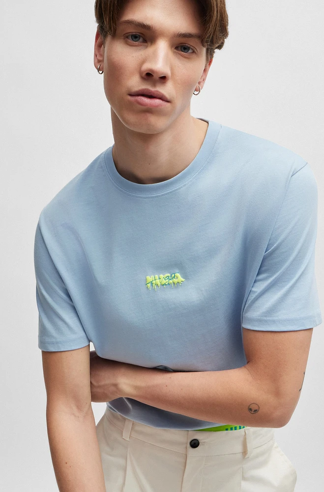 Camiseta relaxed fit en punto de algodón con logo doble