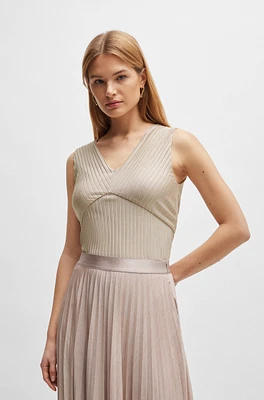 Sleeveless jersey top with V neckline and plissé pleats