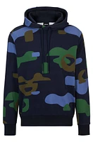 Mercerised-cotton regular-fit hoodie with seasonal pattern