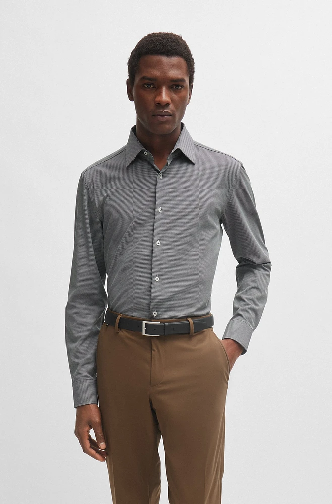 Camisa slim fit en tejido elástico técnico con estructura