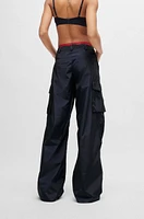 Pantalones cargo relaxed fit con pernera ancha