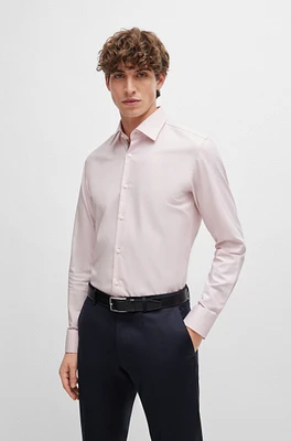 Camisa slim fit en sarga de algodón elástico planchado fácil