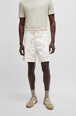 Shorts regular fit de sarga algodón elástico estampado