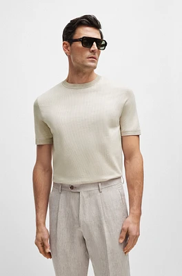 Camiseta regular fit de algodón y seda con estructuras mixtas