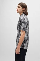 Camisa relaxed fit con estampado abstracto