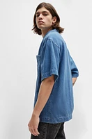 Camisa de manga corta oversize fit en denim algodón azul