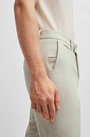 Pantalones slim fit de material elástico con microestampado