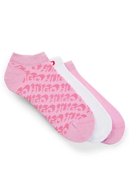 Three-pack of ankle socks with logos