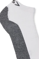 Ankle-length socks with plush sole and cooling function