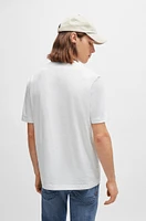 Camiseta regular fit en punto de algodón con estampado temporada
