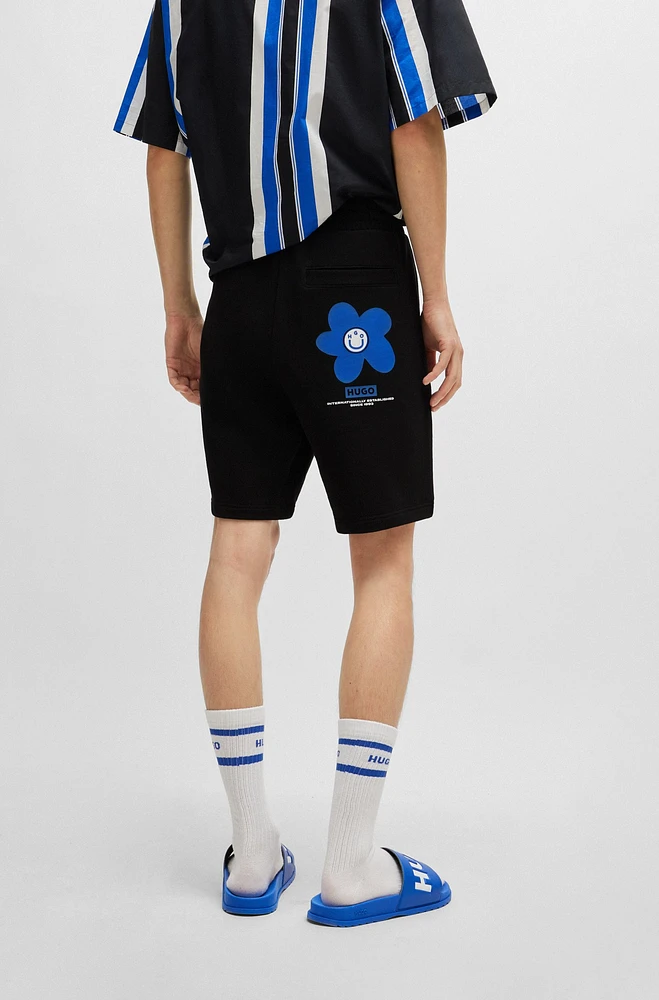 Shorts de felpa algodón con logo floral diseño