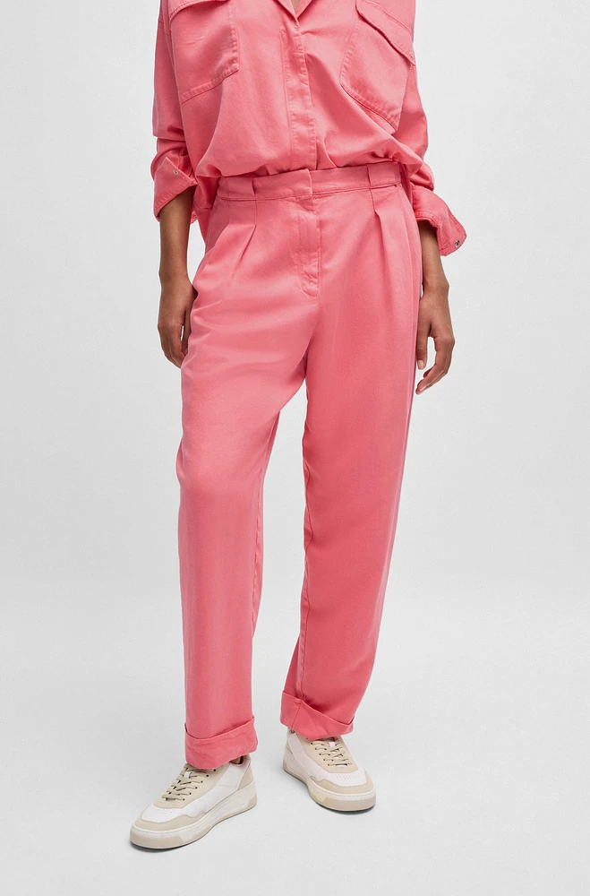 Regular-fit trousers with tapered leg