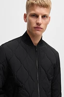 Water-repellent jacket with onion quilting