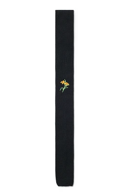 Knitted tie with floral detail