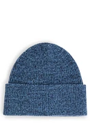 Ribbed beanie hat with contrasting logo label