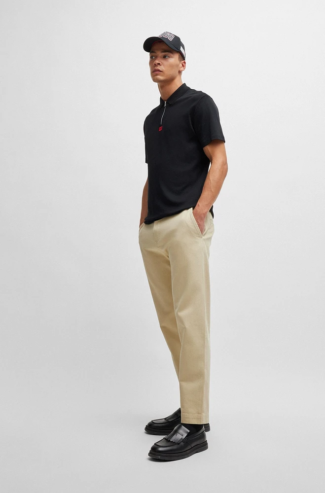 Pantalones tapered fit de tiro medio en sarga algodón