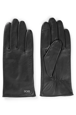 Leather gloves with logo rivet and full lining