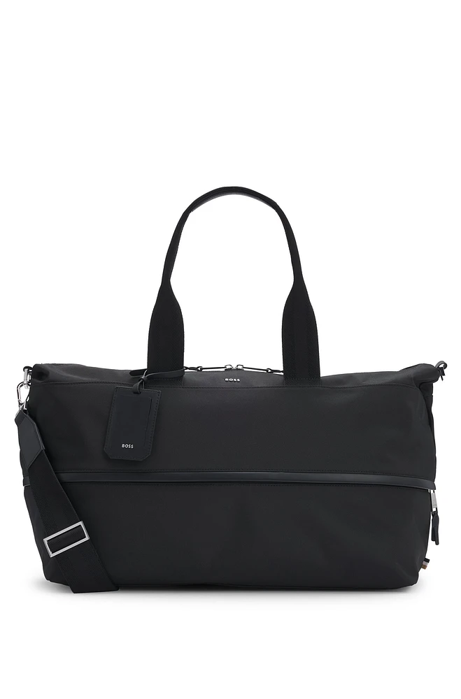 Expandable holdall with signature trims