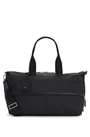 Expandable holdall with signature trims