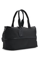 Expandable holdall with signature trims