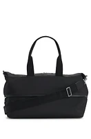 Expandable holdall with signature trims