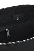 Expandable holdall with signature trims