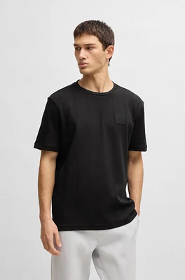 T-shirt with drop-needle stitching