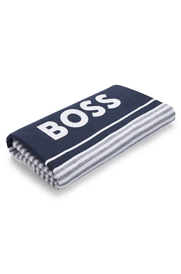 Beach towel in cotton with stripes and logo