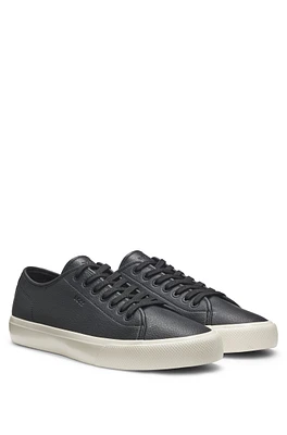 Low-top trainers grained faux leather