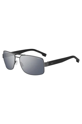 Double-bridge sunglasses with flat hinges