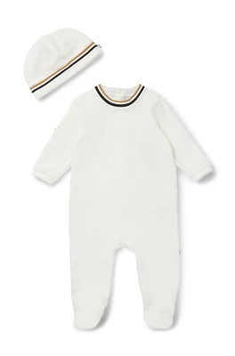 Gift-boxed sleepsuit and hat set for babies