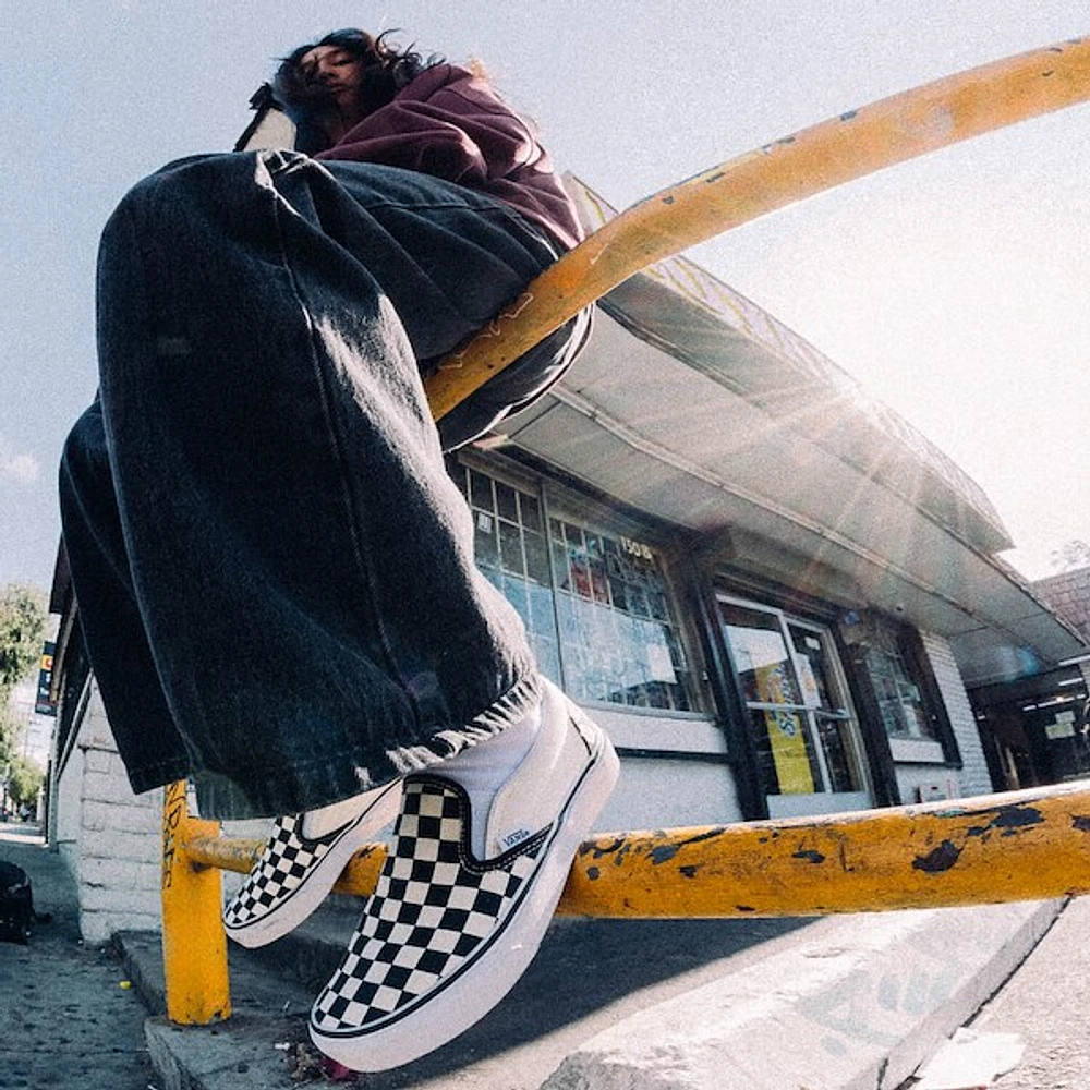 Chaussure de skate sans lacets Vans à motif en damier - Noire / Blanche