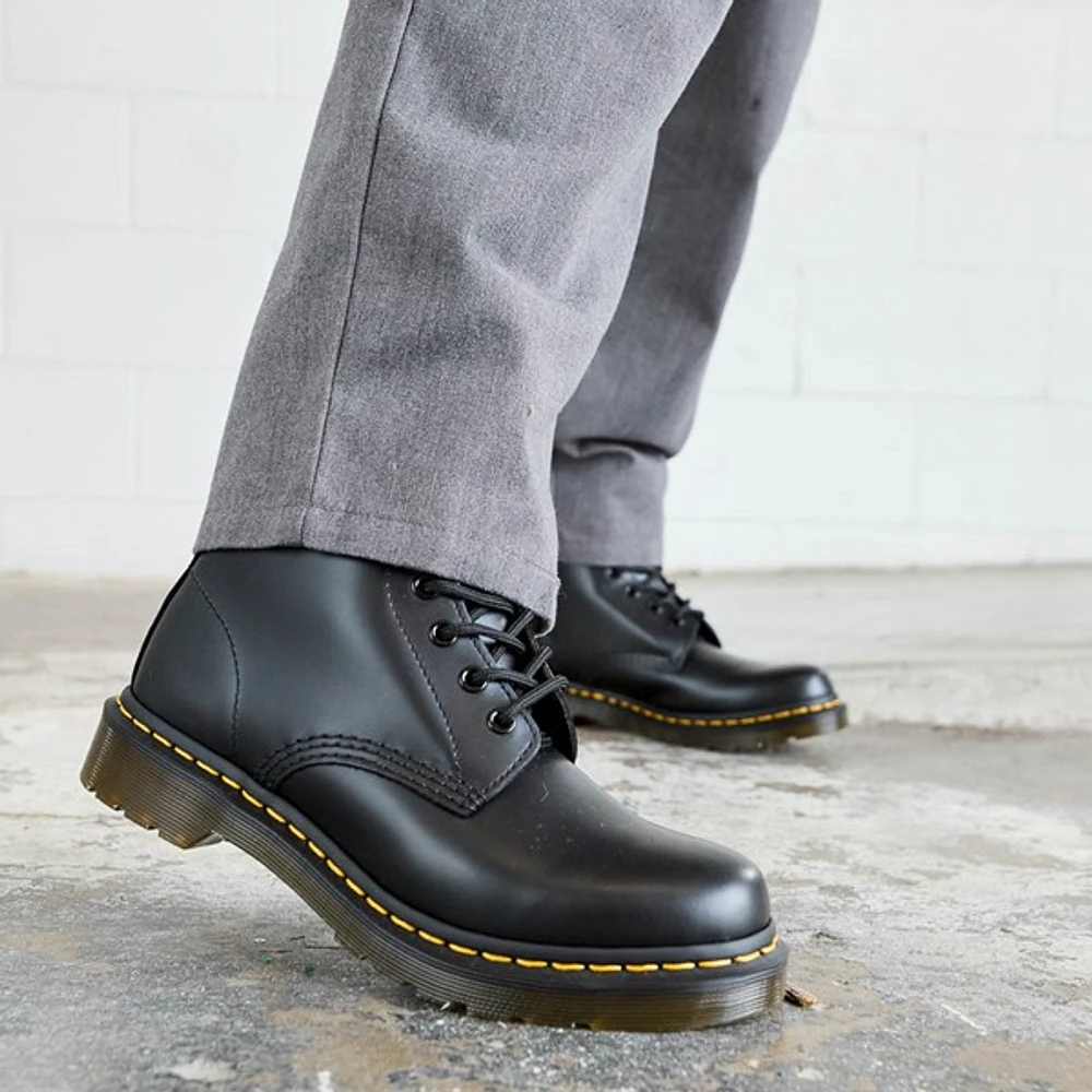 Botte Dr. Martens 1460 à 8 œillets pour femmes - Noire