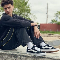 Chaussure de skate Vans Knu Skool - Noire / Blanche