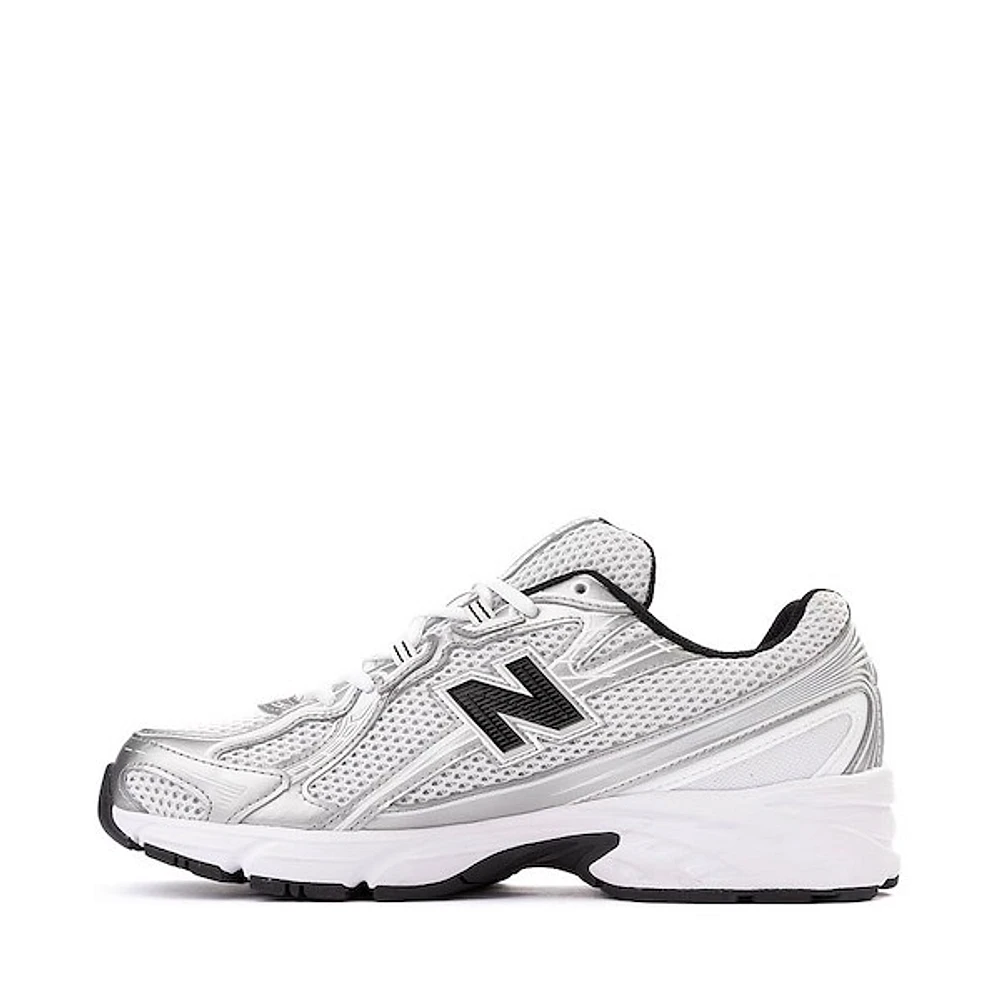 Chaussure athlétique New Balance 740